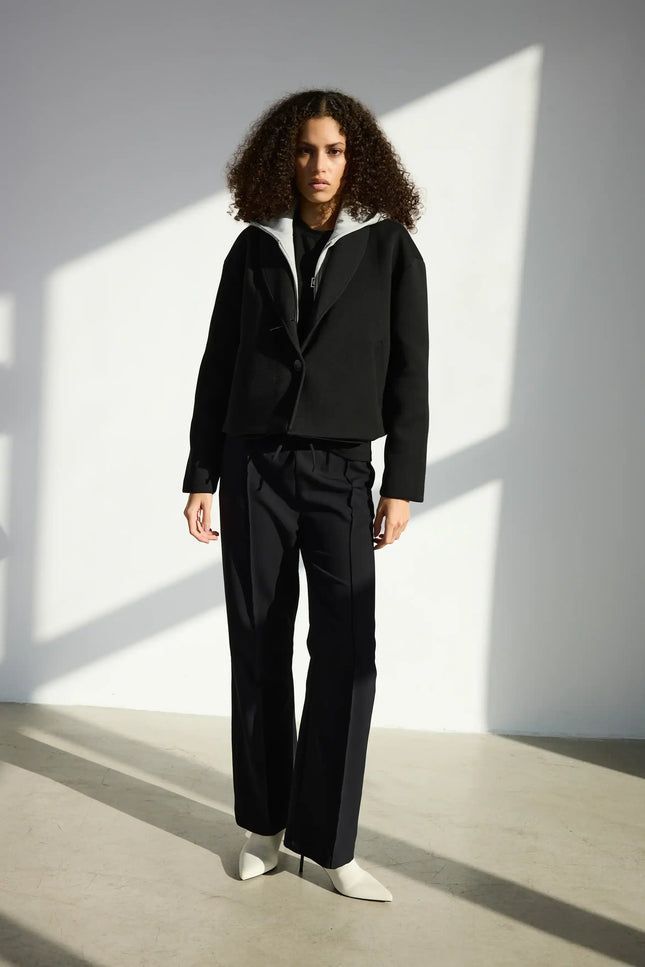 Kapüşonlu Siyah Ceket