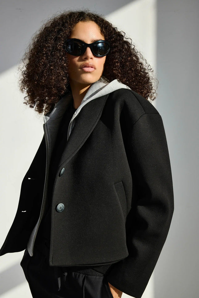 Kapüşonlu Siyah Ceket