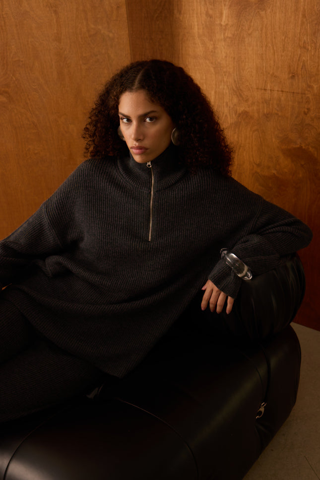 Gri Fermuarlı Dik Yaka Triko