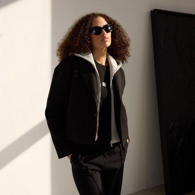 Kapüşonlu Siyah Ceket