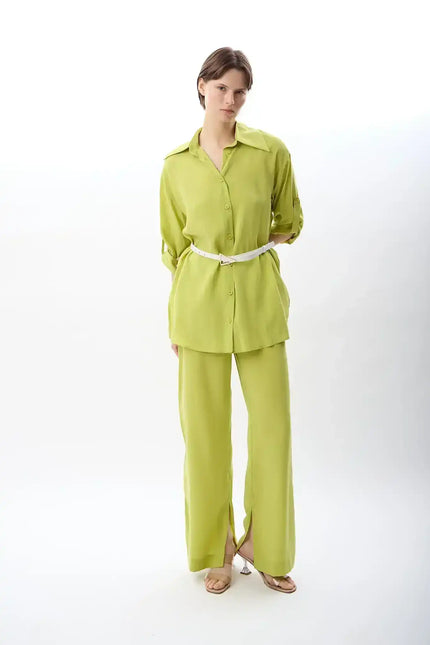 Yeşil Yırtmaç Detaylı Kemerli Gömlek