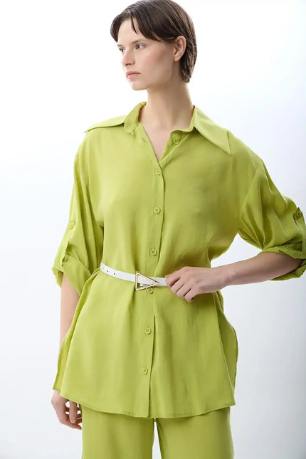 Yeşil Yırtmaç Detaylı Kemerli Gömlek