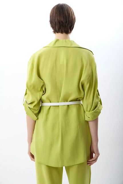 Yeşil Yırtmaç Detaylı Kemerli Gömlek