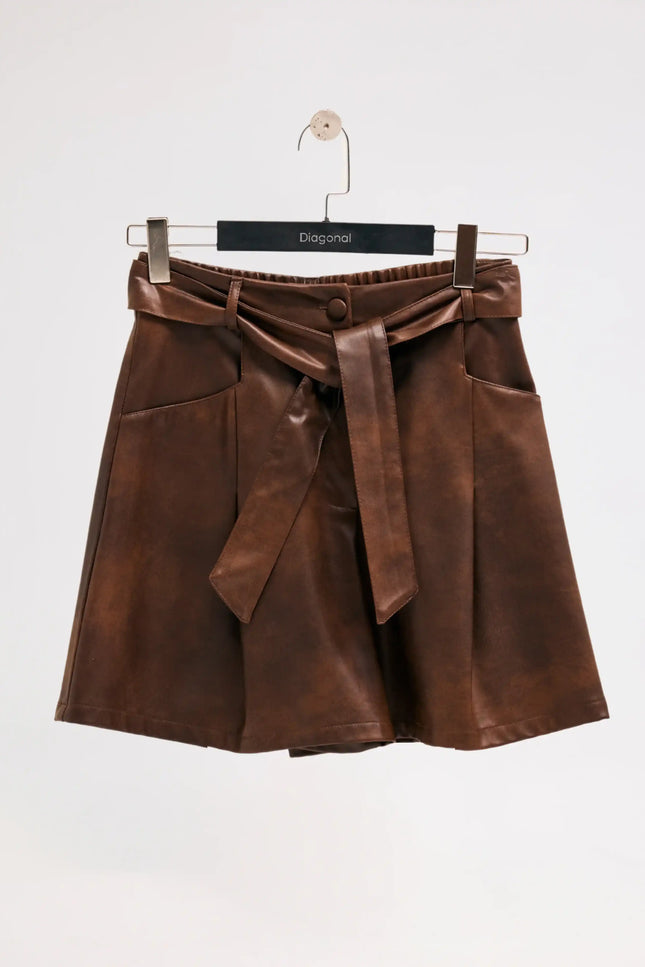 Kahverengi Kuşak Kemerli Deri Şort
