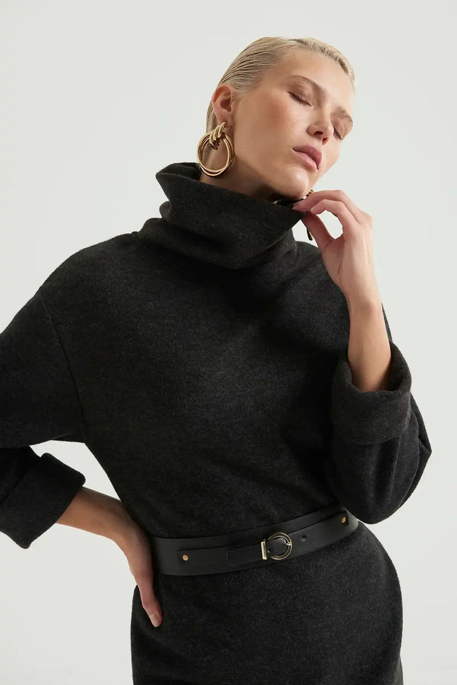 Siyah Kemerli Örme Triko Elbise